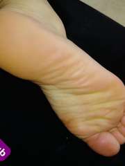 Nadia feet